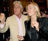 Anne-Sophie Lapix a le rythme dan la peau, à l'occasion de la vente aux enchères organisée dans la boutique parisienne de Tommy Hilfiger, le 16 juin 2009 !