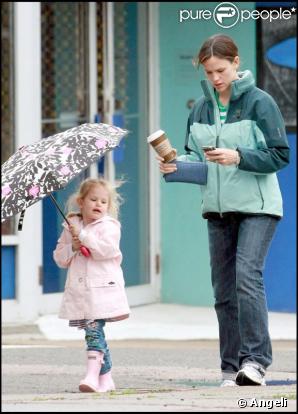 Jennifer Garner et sa fille Violet Affleck se promènent dans les rues de Boston