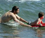David Duchovny a passé la fête des pères sur une plage de Malibu avec son fils<br />