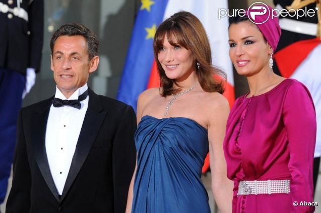 Le couple présidentiel et l'épouse de l'Emir du Qatar, à l'Elysée pour le dîner d'Etat du 22 juin.