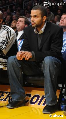 Tony Parker, blessé au pied, est immobilisé pour une durée indéterminée...