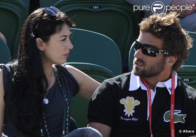 Nolwenn Leroy et Arnaud Clément dans les gradins de Wimbledon, avec Guy Forget