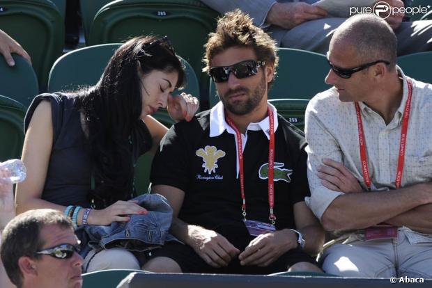 Nolwenn Leroy et Arnaud Clément dans les gradins de Wimbledon, avec Guy Forget