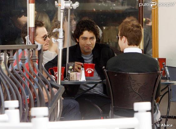 L'équipe d'Entourage en tournage au Urth Cafe dans West Hollywood à Los Angeles le 22 juin 2009