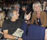 Représentation du spectacle Au delà des murs de Catherine Lara, le 23 juin 2009 : Gérard Pullicino et Lara Fabian discutent avec Sophie Davant 