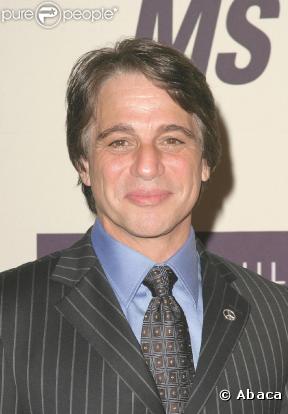 Avant d'être la bonne à tout faire, Tony Danza était un grand boxeur ! Acteur cinéma et télé, mais aussi producteur, aujourd'hui Tony a même son propre show ! Désormais, c'est... Monsieur qui est servi !