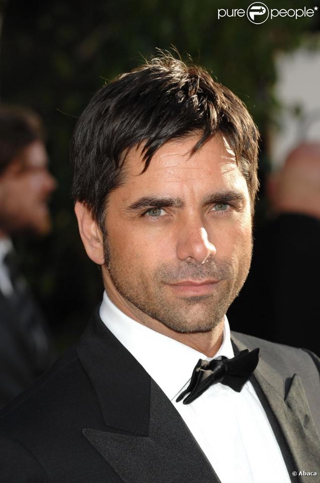 John Stamos jouait l'oncle Jesse Katsopolis. Le plus rock'n'roll des Tanner s'est aujourd'hui reconverti dans la médecine. Depuis la fermeture des Urgences, le Dr Tony Gates va avoir le droit à sa propre série ! Opération réussie... 