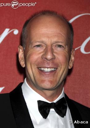 Plus besoin de vous présenter Bruce Willis... A l'affiche de toutes les super-productions, Bruce a trouvé sa voie : sauver le monde ! Papa d'une joyeuse famille, il vient tout juste d'épouser la divine Emma Heming.