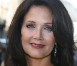 30 ans plus tard, Lynda Carter a beau avoir retiré sa tenue de Wonder Woman, elle est toujours aussi sexy ! A 58 ans, la comédienne qui est devenue chanteuse est vraiment sublime. Ses supers pouvoirs lui auraient-ils empêché de vieillir ? 