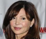 Aperçue dans The Practice, Victoria Principal multiplie les best-sellers sur le bien-être. Elle se bat également contre les violences conjugales. Loin de sa beauté époustoufflante, à 60 ans, elle reste encore une très belle femme ! 