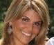 Lori Loughlin n'a pas pris une ride. Dans La Fête à La Maison, elle jouait Rebecca, la femme de Jesse. Aujourd'hui elle vient de poser ses valises à Beverly Hills au 90210 . Elle y incarne la mère, Debbie Wilson. Original, non ?