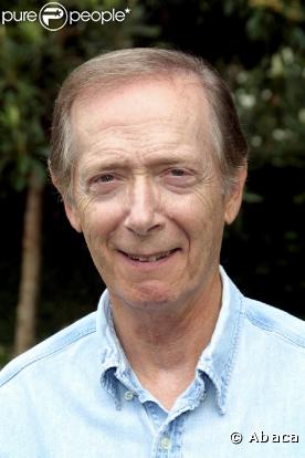 Bernie Kopell interprétait le Docteur Adam Bricker alias le Doc'. Ne vous fiez pas aux apparences, si Bernie a pris un coup de vieux ça ne l'empêche pas d'être... dans le coup ! Charmed, Scrubs, Beverly Hills et 90210, l'acteur est partout !