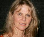 Lindsay Wagner n'a jamais subi de greffe bionique et ne s'est jamais transformée en Super Lindsay. Mais l'actrice a découvert le spiritisme lors d'un voyage en Inde et donne aujourd'hui des conférences sur le sujet. Super Spirit ! 