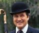 John Steed a vraiment la classe. Cet agent secret au service de Sa Gracieuse Majesté a plus d'un tour dans... son chapeau melon ! La classe made in Grande Bretagne est vraiment inégalable...