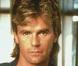 Mac Gyver est un agent secret très particulier... Les armes à feu ? Il en a honneur. Ce beau blond est le roi du bricolage, et des gadgets saugrenus. Plus qu'un agent c'est... un génie !