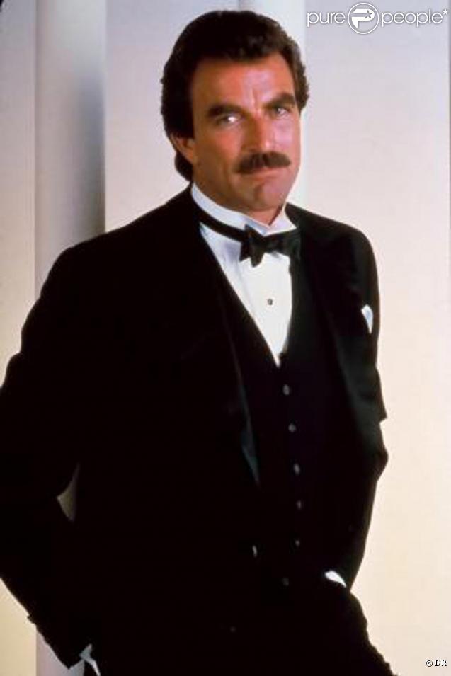 Ancien combattant de la Guerre du Viêt Nam, Thomas Magnum va faire vivre l'enfer à son colocataire Higgins et ses deux dobermans, Zeus et Apollon. A ses heures perdues, ce gentleman adore jouer au détectivé privé ! 