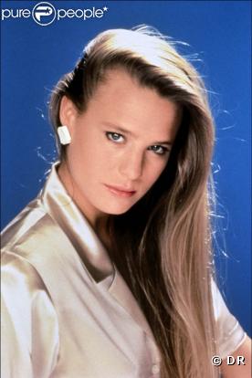 L'adorable Kelly, est l'une des filles Capwell dont les amours tumultueux finiront en bain de sang...