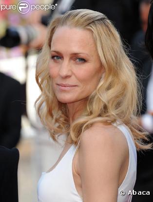 Robin Wright Penn fait évoluer sa carrière vers le cinéma et se marie même avec le célèbre acteur Sean Penn... En mai 2009 elle faisait partie du jury du Festival de Cannes.