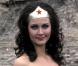 La princesse Diana se transforme en Wonder Woman lorsqu'elle quitte son île Paradisiaque pour s'installer dans Washington. Avec ce costume sexy aux couleur de l'amérique, Wonder Woman est devenu l'un des plus grands fantasmes des hommes.