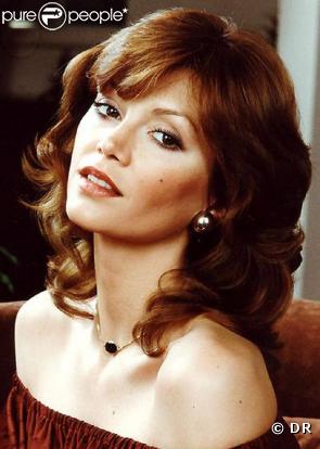 Pamela Barnes Ewing est une femme fragile. Naïve et dénouée de vice, elle aura du mal à se faire une place au milieu des requins du Texas. Mais sa beauté réussit à mettre tout le monde d'accord !