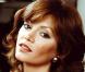 Pamela Barnes Ewing est une femme fragile. Naïve et dénouée de vice, elle aura du mal à se faire une place au milieu des requins du Texas. Mais sa beauté réussit à mettre tout le monde d'accord !