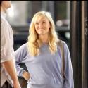 L'adorable Reese Witherspoon toutes gambettes dehors... reçoit une visite surprise de son chéri !