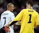 Petr Cech, le gardien de Chelsea, ici avec David Backham, papa pour la deuxième fois !