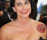 Pour Lio, les tatouages sont suggestifs et voluptueux, ils magnifient le corps et expriment leur sensualité d'une manière beaucoup plus personnelle... 