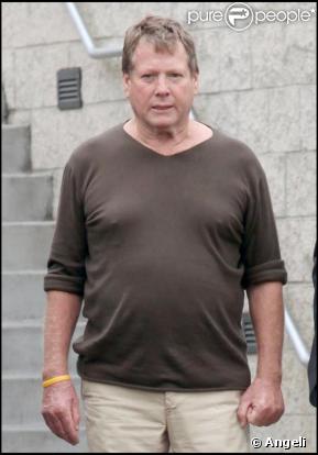 Ryan O'Neal le 25 juin 2009 à la sortie de l'hôpital de Santa Monica après la mort de Farrah Fawcett