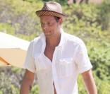 Justin Chambers sur une plage de Hawaï