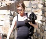 Ellen Pompeo va visiter sa prochaine maison.Bien enceinte, elle s'y rend en faisant un petit footing. 26/06/09