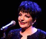 Liza Minnelli a enflammé le Palais des Congrés... devant un parterre de stars très bien placées ! 