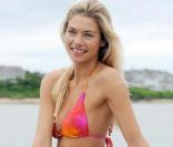 Le top Jessica Hart pose pour le premier jour de l'été au Yacht Club Montauk, à New York, le 22 juin 2009 ! 