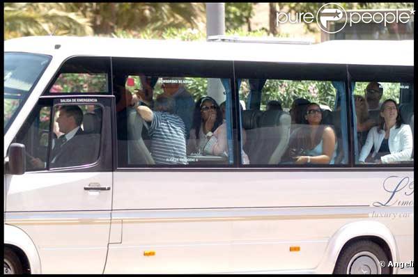 Oprah Winfrey en vacances à Barcelone, en compagnie de tout son staff, visite la cathédrale Sagrada Familia