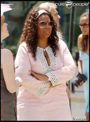 Oprah Winfrey en vacances à Barcelone, en compagnie de tout son staff, visite la cathédrale Sagrada Familia