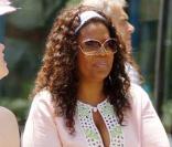 Oprah Winfrey en vacances à Barcelone, en compagnie de tout son staff, visite la cathédrale Sagrada Familia