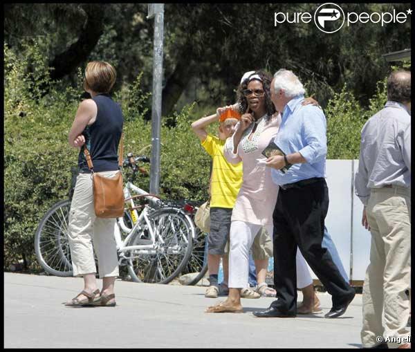 Oprah Winfrey en vacances à Barcelone, en compagnie de tout son staff, visite la cathédrale Sagrada Familia