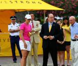 Le prince Albert vient visiter le stand de la fondation Livestrong, avant le départ du Tour de France, à Monaco, qui se tiendra le 4 juillet prochain. 1/07/09