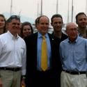 Le Prince Albert, sans sa jolie fiancée, a sorti sa plus belle cravate couleur soleil... pour lutter contre le cancer !