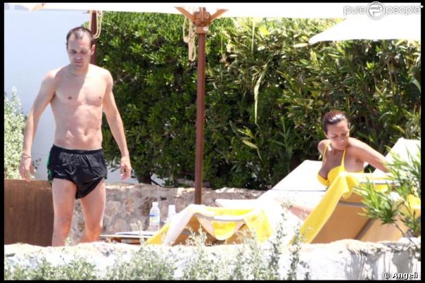Le footballeur espagnol Andrés Iniesta et sa femme Ana sur une plage de Formentera (Baléares), hier