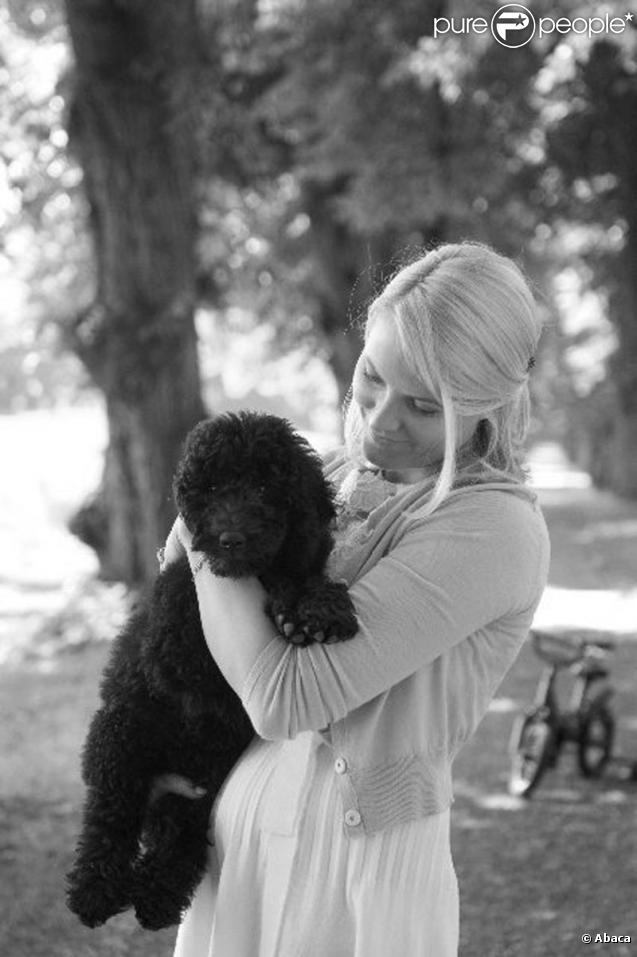 La famille princière de Norvège avec leur nouveau chien Milly Kakao le 28 juin 2009 à Oslo : Mette-Marit 