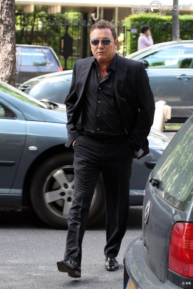 Fabien Onteniente arrive au mariage de Franck Dubosc et Danièle le 19 juin 2009 à la mairie du XVIe 