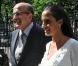 La mariée arrivant au bras de son très élégant papa à la Mairie du XVi arrondissement de Paris 