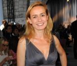 Sandrine Bonnaire lors du défilé automne-hiver 2010 à Paris de Georges Charkra le 7 juillet 2009