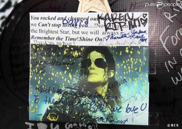 Les fans rendent hommage à Michael Jackson