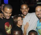Eva Longoria entourée par Tony, Pierre, et tous leurs amis ! 