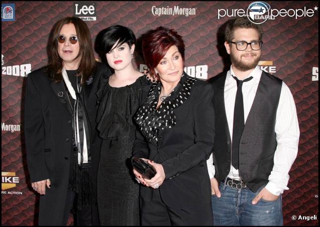 Ozzy, Kelly, Sharon et Jack Osbourne anéantis depuis la mort de Little bit, dévorée par un terrible coyote dans la nuit du 7 ou 8 juillet 2009 !