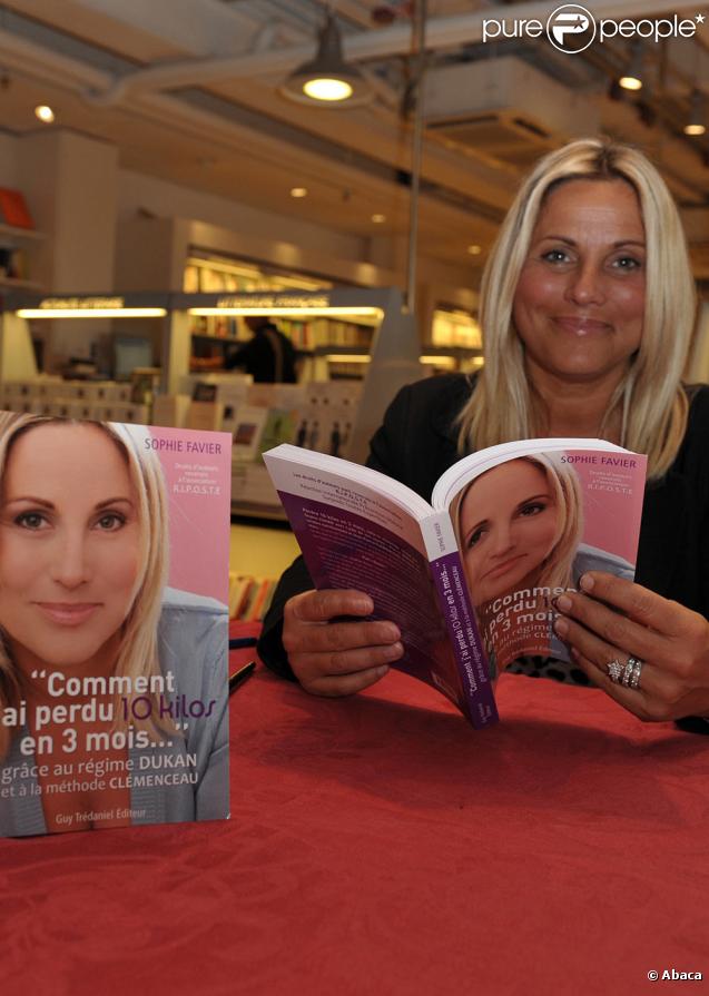 Sophie Favier présente son livre le 9 juillet 2009 aux Galeries Lafayette