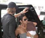 Halle Berry, son chéri Gabriel AUbry et leur petitre fille Nahla à l'aéroport de Miami