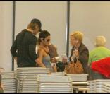 Halle Berry, son chéri Gabriel AUbry et leur petitre fille Nahla à l'aéroport de Miami